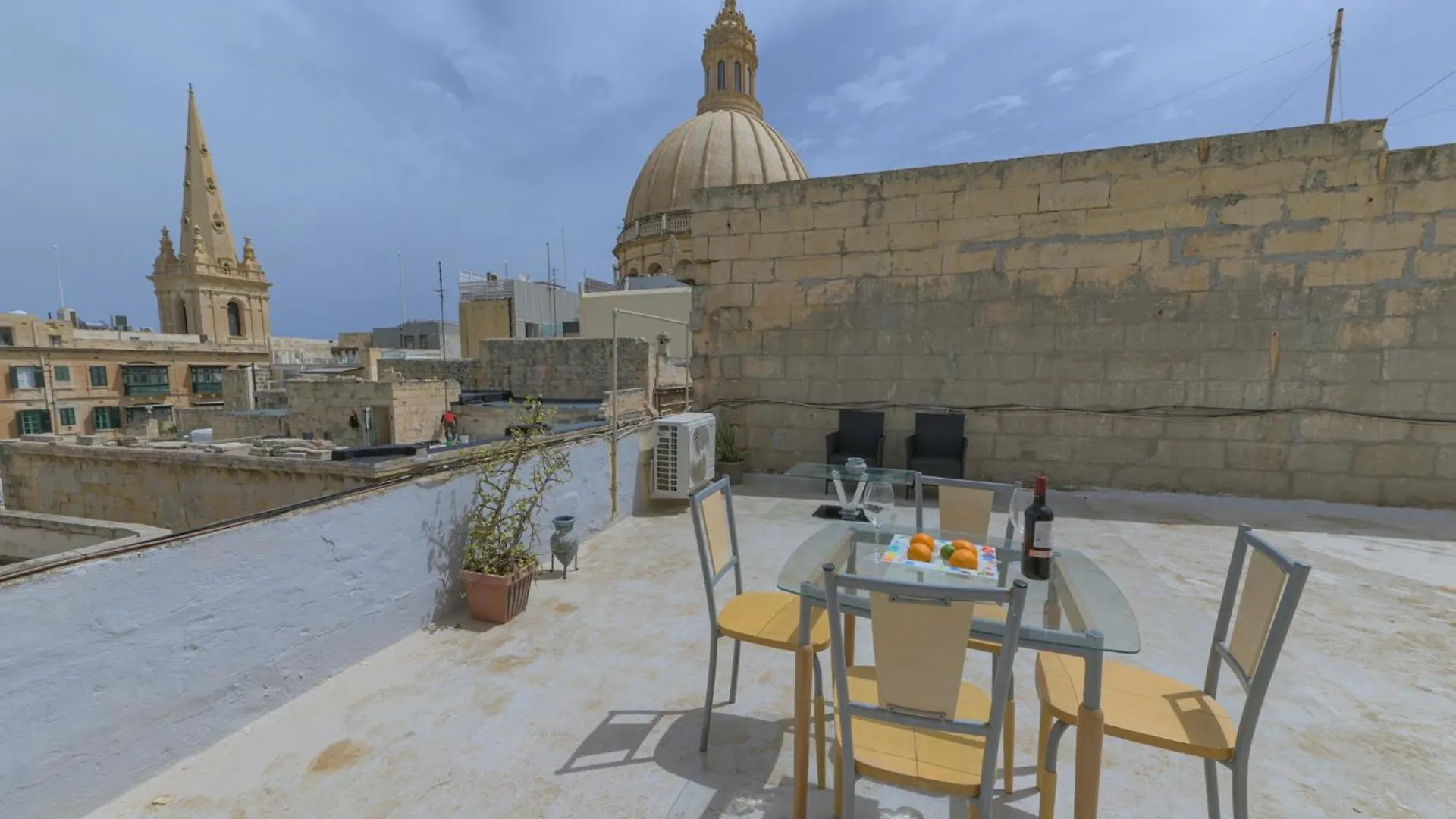 Stylish Valletta 2 Bedrooom City Centre Apartment With Terrace Malta