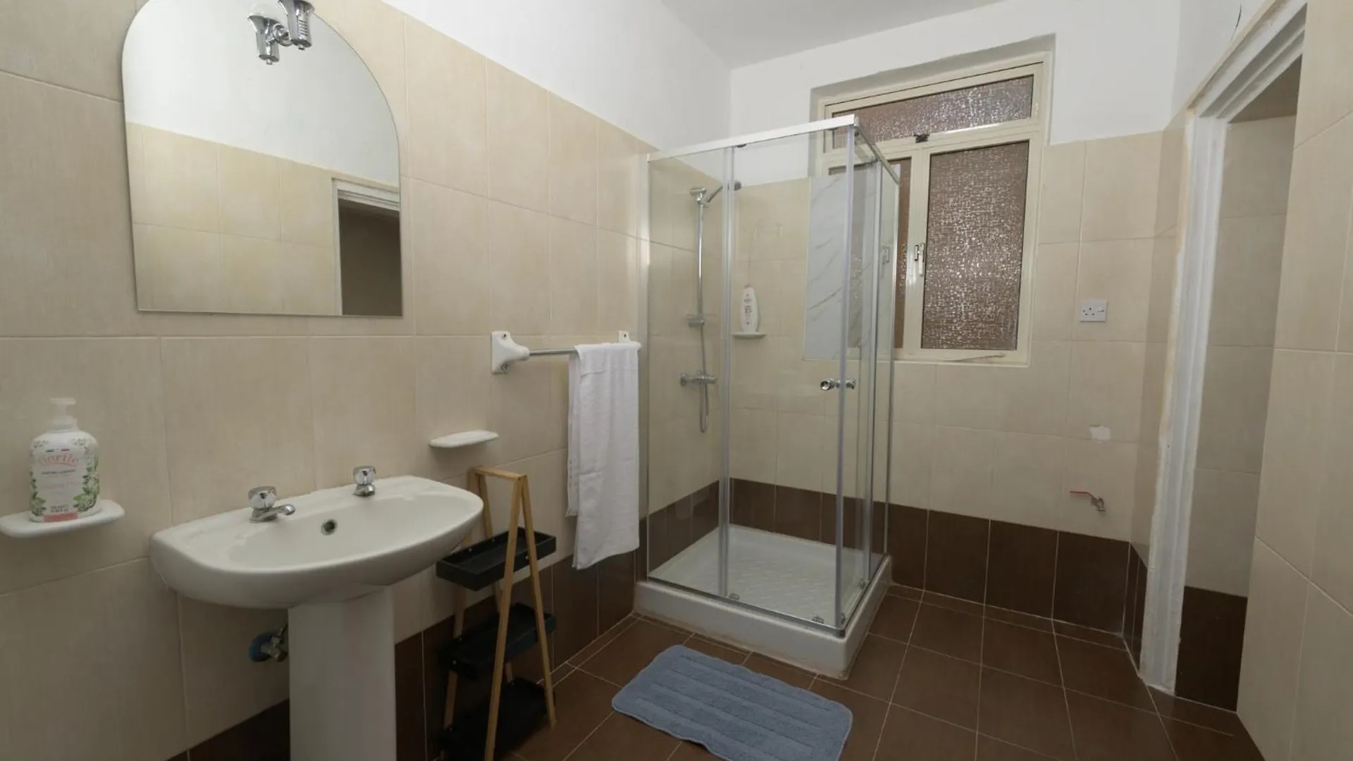 Stylish Valletta 2 Bedrooom City Centre Apartment With Terrace 0*,  Malta