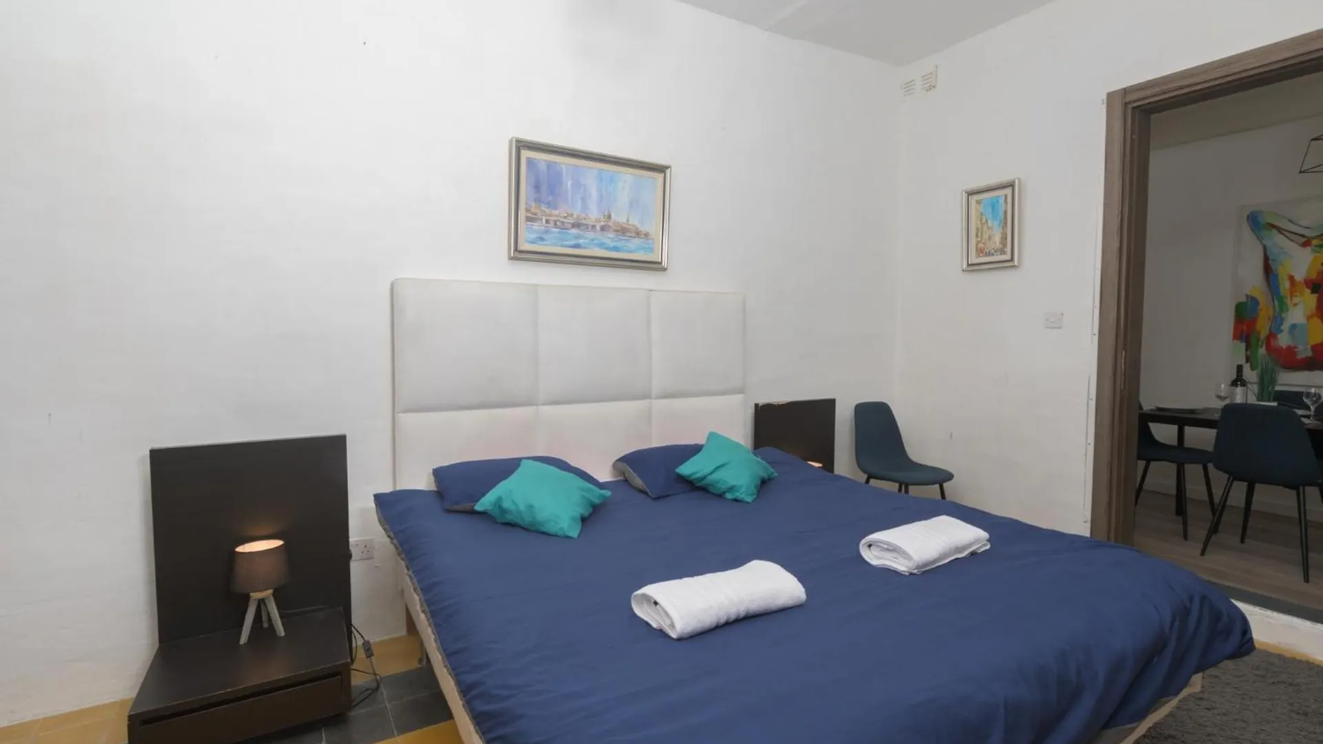 Stylish Valletta 2 Bedrooom City Centre Apartment With Terrace Malta