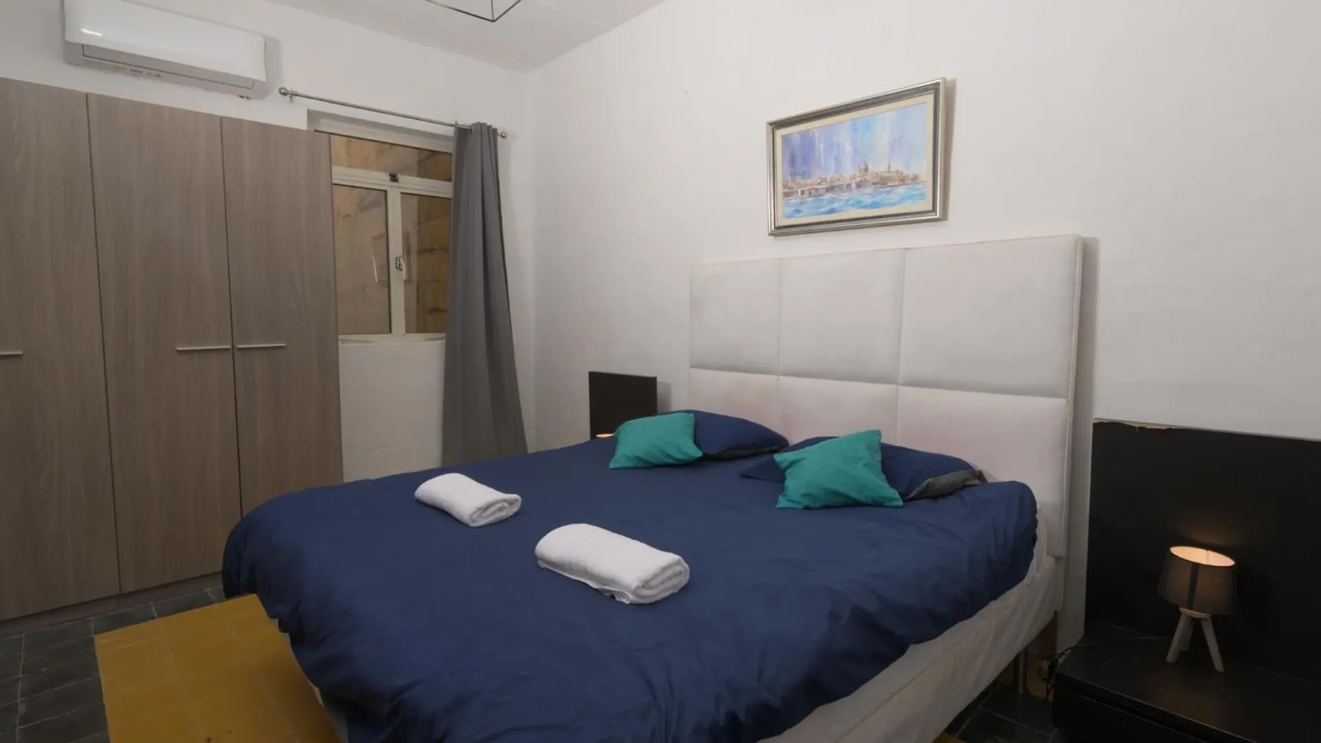 Stylish Valletta 2 Bedrooom City Centre Apartment With Terrace 0*,